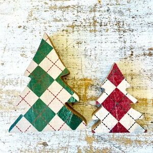 *Distressed Wooden Plaid Christmas Trees 2/Set